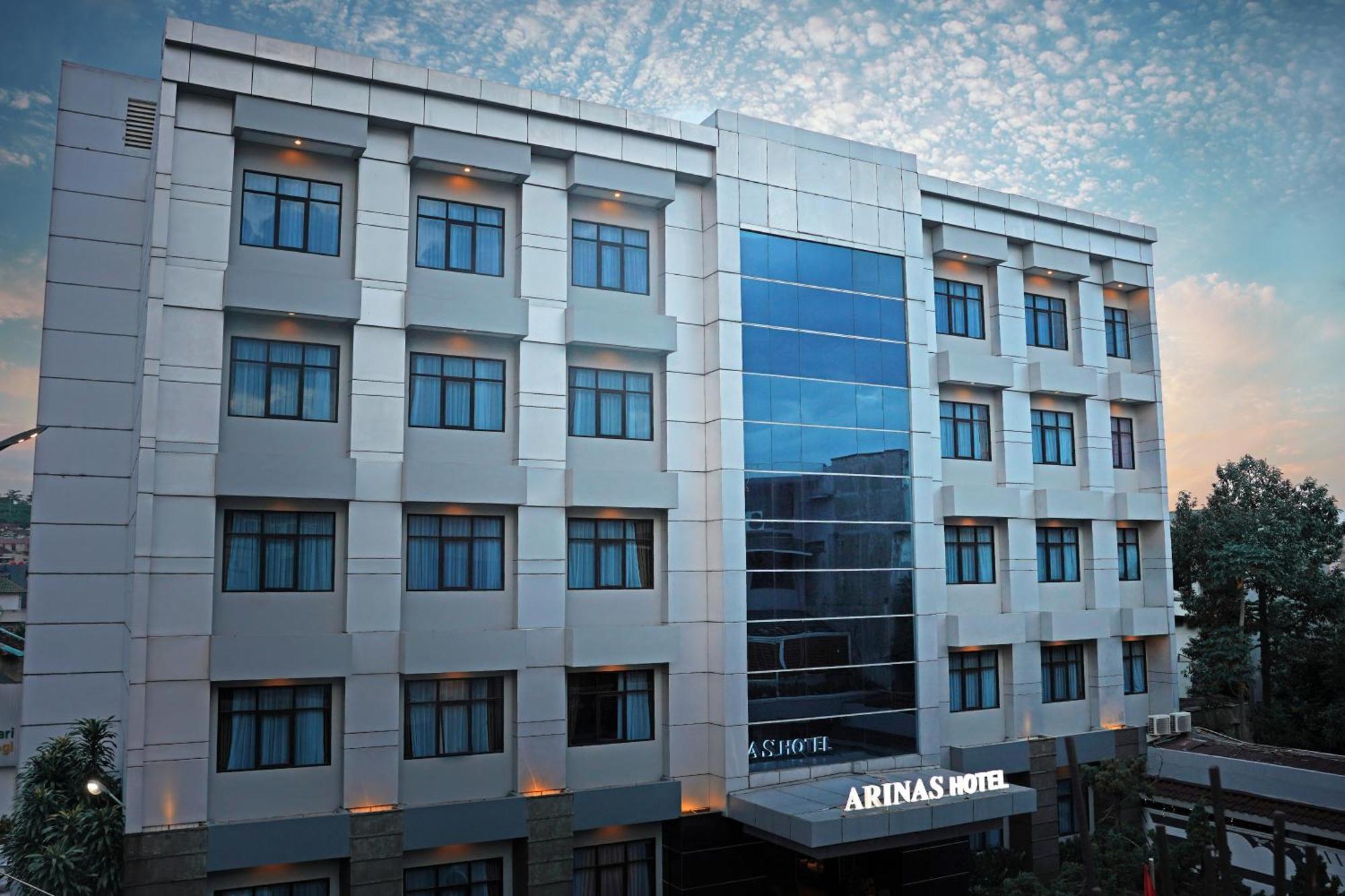 Arinas Hotel Bandar Lampung Esterno foto