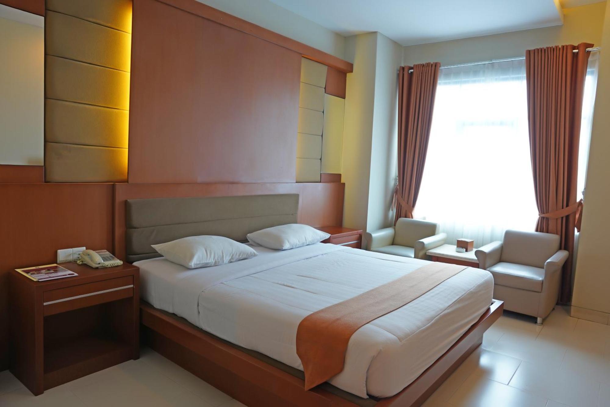 Arinas Hotel Bandar Lampung Esterno foto