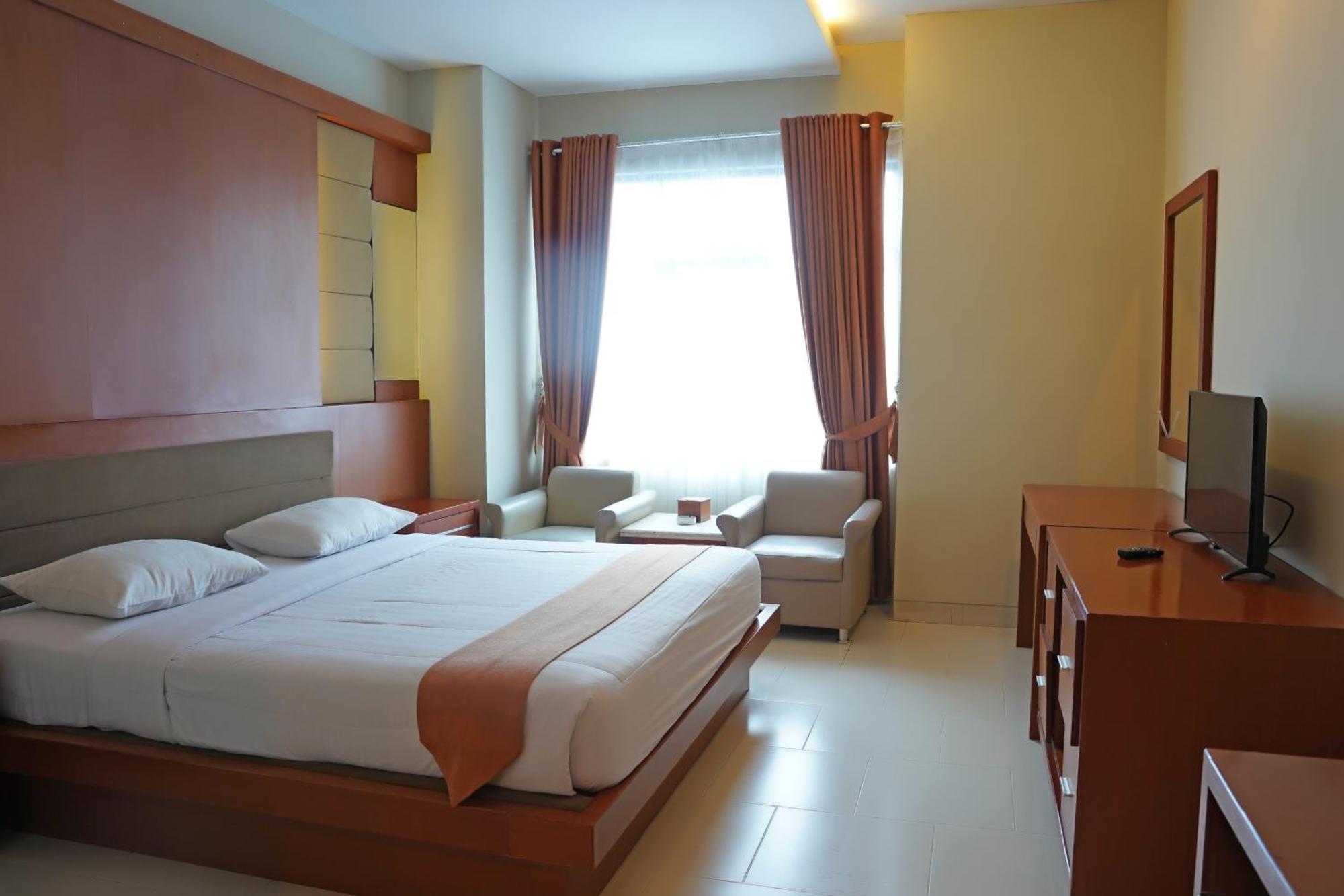 Arinas Hotel Bandar Lampung Esterno foto